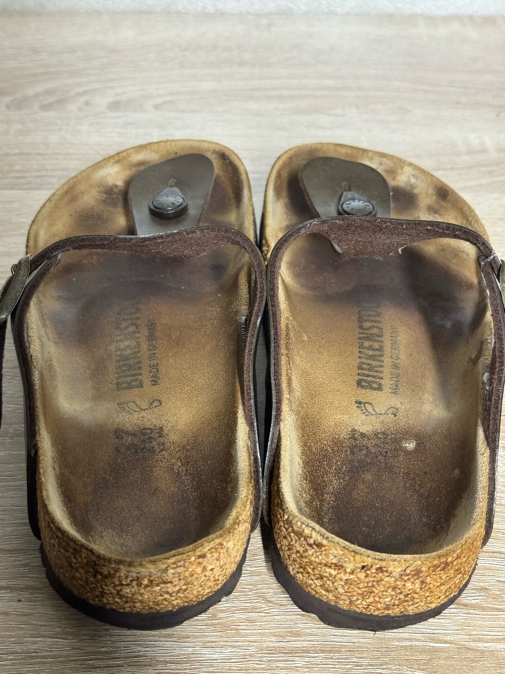 Birkenstock Gizeh in Golden Brown Leather Thong Sandals Size 37 US 6 - Picture 6 of 11